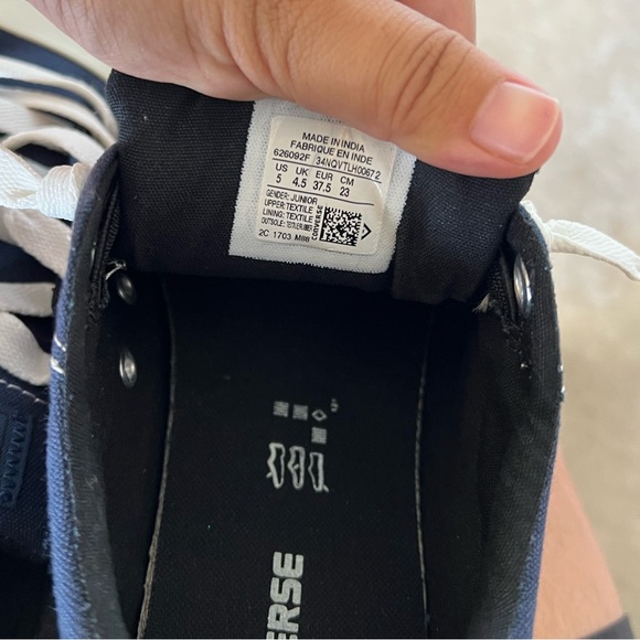 MOVING SALE!!! Converse Chuck Taylor Madison Low Top Shoe - Picture 4 of 4